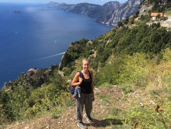 Ina on the "Path of the Gods" (Amalfi Coast)